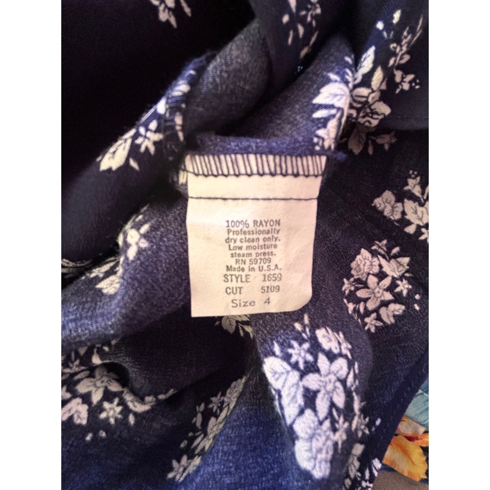 Bonnie & Norma Blouse Womens 4 Navy Blue Floral Button USA Retro, Cottagecore - Picture 6 of 6